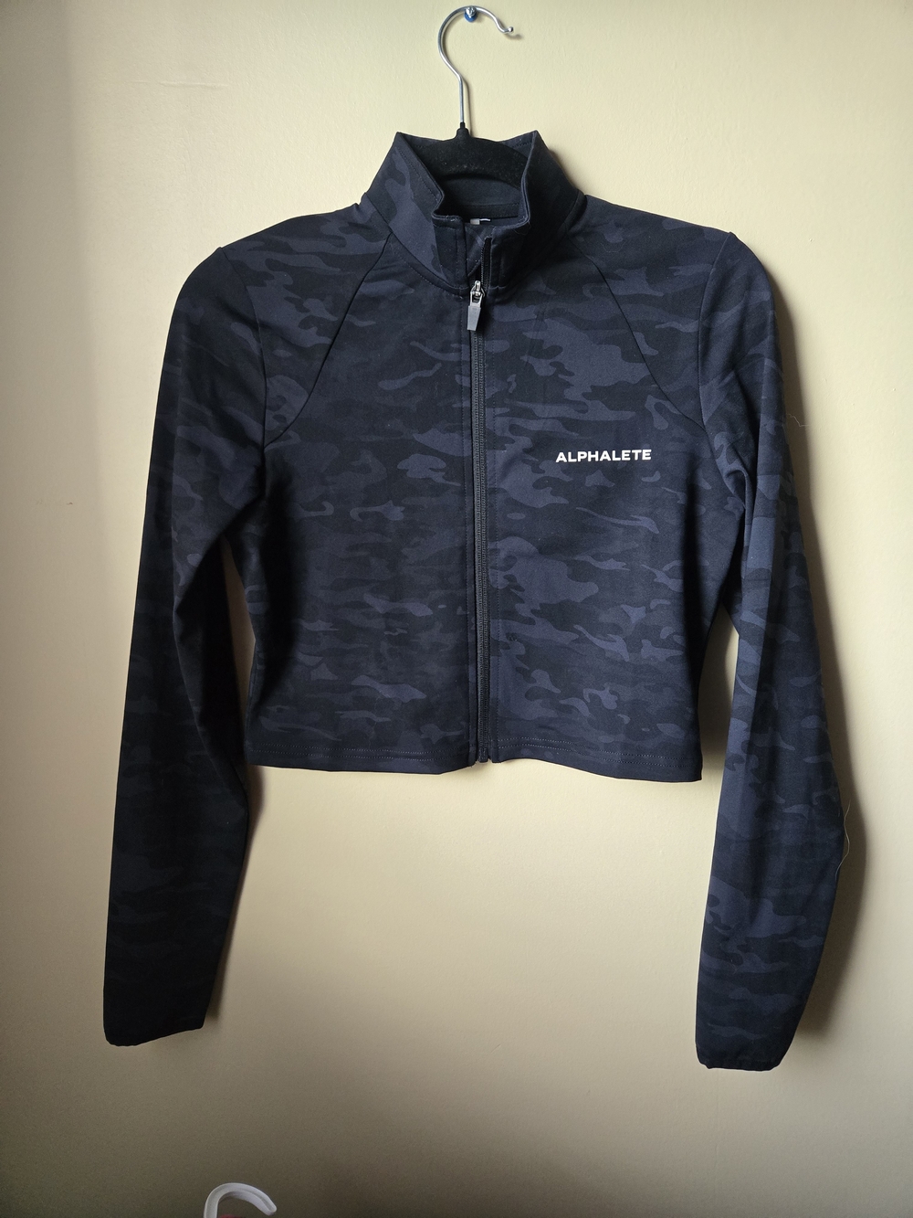 Alphalete Black Camo Cropped Zip-Up Jacket Size Medium